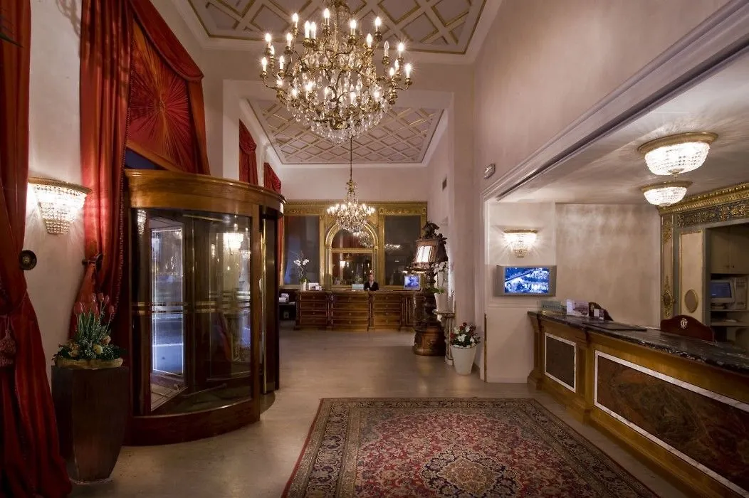 רומא Rocco Forte Hotel De La Ville 5*,